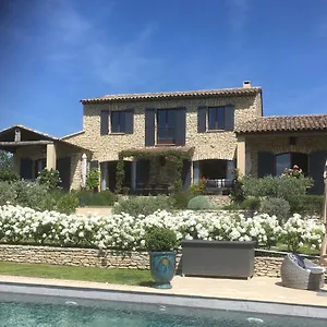 https://oustau-de-piera.fr-provencehotel.com